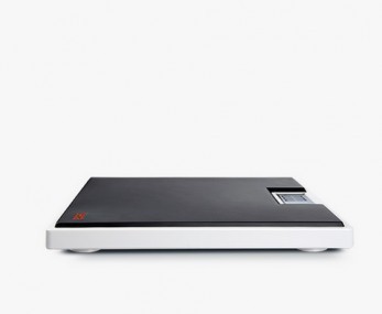 Báscula electrónica con recubrimiento de caucho bicomponente de alta calidad negra Cap. 150 Kgs.