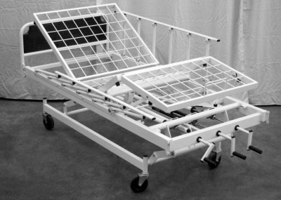 Cama de posiciones múltiples con elevación mecánica y neumática por medio de manijas
